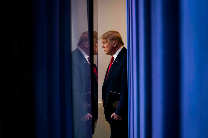 Tổng thống Trump: Người Mỹ bắt đầu thấy ánh sáng cuối đường hầm - 1