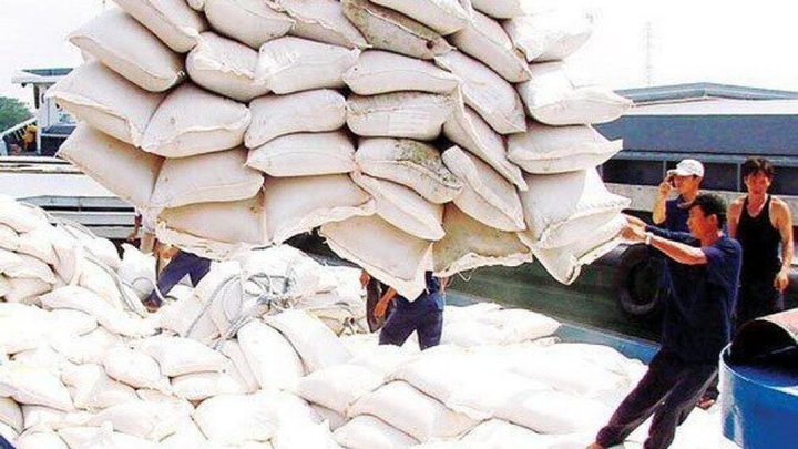 Bộ Công Thương giữ đề xuất xuất khẩu 400.000 tấn gạo trong tháng 4 - 1