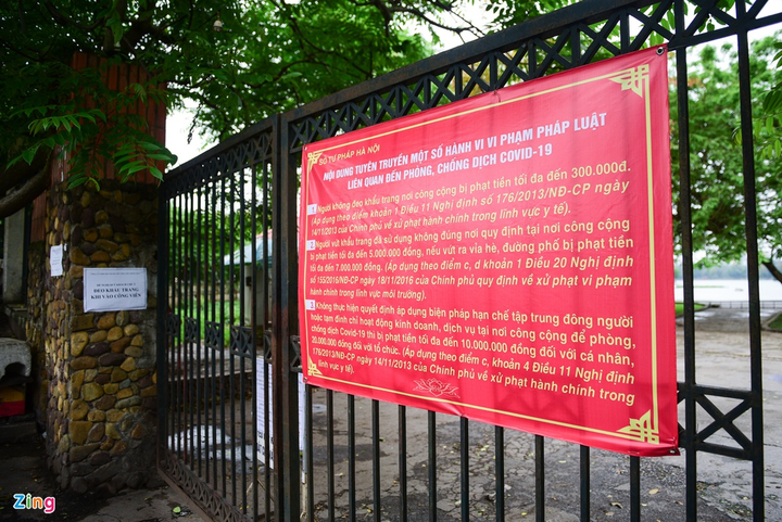 Người Thủ đô trèo rào, chui vào công viên để tập thể dục bất chấp lệnh cấm - 7