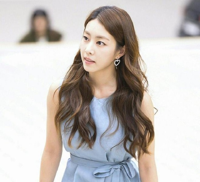 Một năm yêu của So Ji Sub và vợ MC kém 17 tuổi - 9
