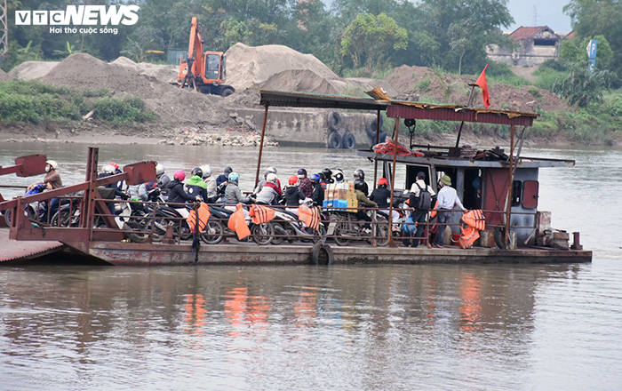 Trăm người chen chân tại phà Tuần Mây giữa mùa dịch: Hải Dương chỉ đạo khẩn - 3
