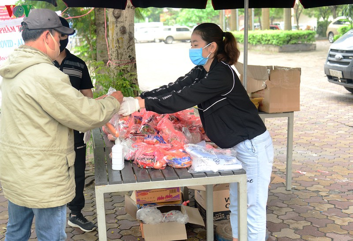 Nhiều kẻ giàu vào 'cướp phần' của người nghèo - 6