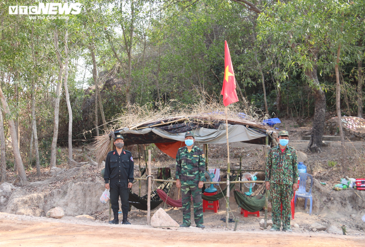 Ảnh: Biên phòng Kiên Giang trắng đêm siết chặt biên giới phòng Coivd-19 - 1