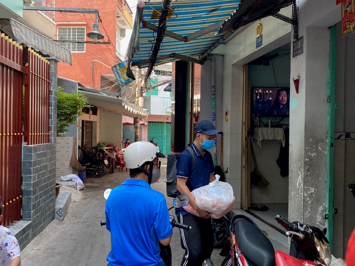 Novaland trao 5.000 phần quà đến những người có hoàn cảnh khó khăn do Covid-19 - 5