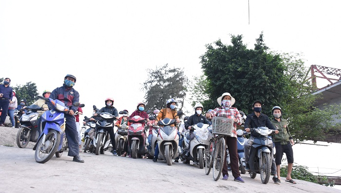 Hải Dương: Bến phà Tuần Mây hết cảnh trăm người chen chân giữa đại dịch Covid-19 - 8