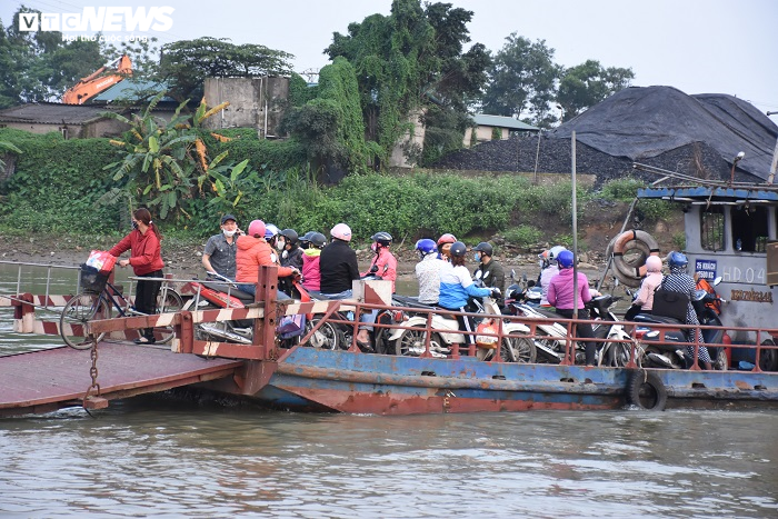 Hải Dương: Bến phà Tuần Mây hết cảnh trăm người chen chân giữa đại dịch Covid-19 - 3