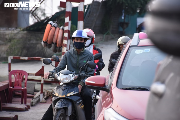 Hải Dương: Bến phà Tuần Mây hết cảnh trăm người chen chân giữa đại dịch Covid-19 - 12