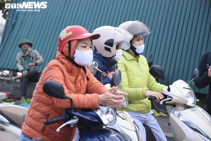 Hải Dương: Bến phà Tuần Mây hết cảnh trăm người chen chân giữa đại dịch Covid-19 - 10