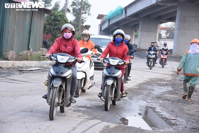 Hải Dương: Bến phà Tuần Mây hết cảnh trăm người chen chân giữa đại dịch Covid-19 - 1