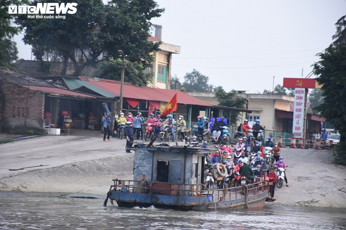 Hải Dương: Bến phà Tuần Mây hết cảnh trăm người chen chân giữa đại dịch Covid-19 - 7