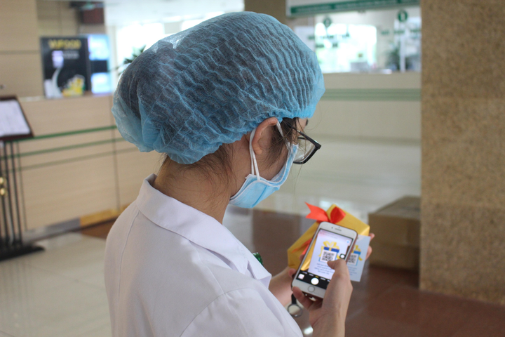 Dân công sở gói quà, sáng tác nhạc tặng y bác sĩ tuyến đầu chống dịch - 9