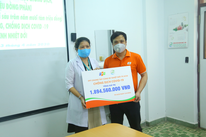 Dân công sở gói quà, sáng tác nhạc tặng y bác sĩ tuyến đầu chống dịch - 11