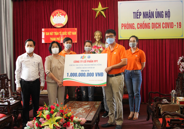 Dân công sở gói quà, sáng tác nhạc tặng y bác sĩ tuyến đầu chống dịch - 12