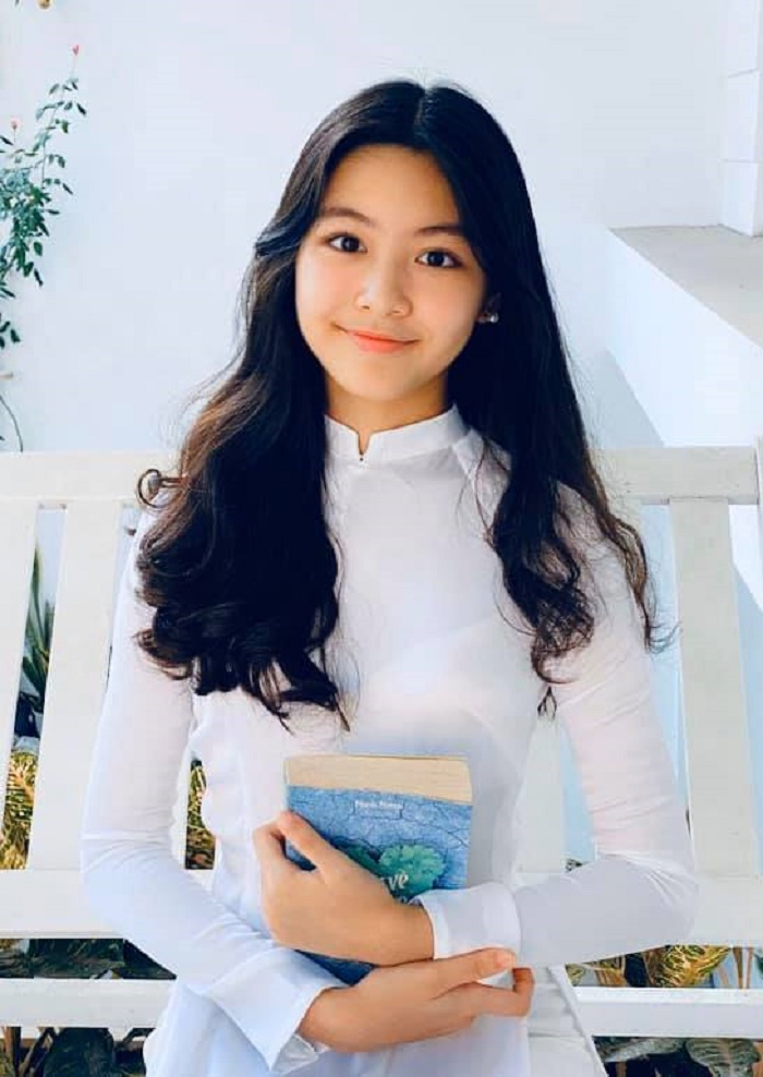 Vừa bước sang tuổi 14, con gái Quyền Linh được khuyên đi thi Hoa hậu - 2