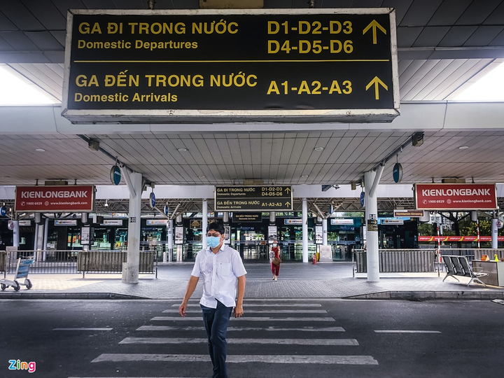Cảnh vắng lặng ở Tân Sơn Nhất những ngày chỉ có 6 chuyến bay nội địa - 2