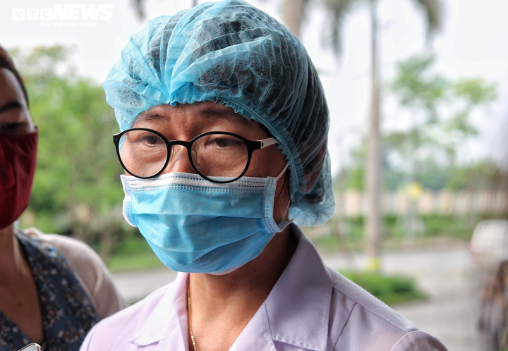 Bác sĩ điều trị bệnh nhân COVID-19: Hơn một tháng chưa về nhà, nhớ con da diết - 3