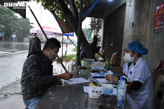 Hải Phòng lập chốt trên Quốc lộ 5, kiểm soát từng người ra vào thành phố - 11