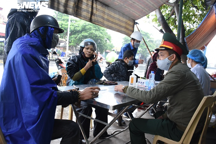 Hải Phòng lập chốt trên Quốc lộ 5, kiểm soát từng người ra vào thành phố - 13