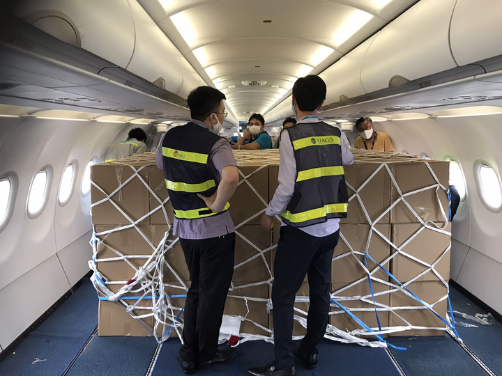 Phía sau những chuyến bay chở hàng trên khoang khách của Vietnam Airlines - 3