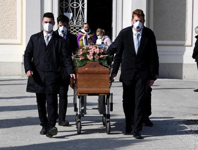 Đại dịch COVID-19 ngày 14/4: Mỹ chịu nỗi đau khủng khiếp, Italy mất 20.000 người - 1