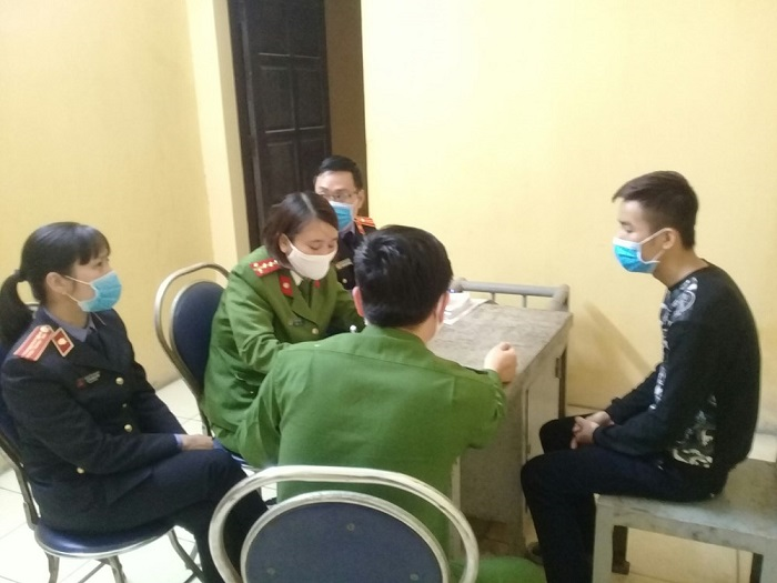 Khởi tố thanh niên đâm xe máy vào Phó Công an phường tại chốt kiểm dịch COVID-19 - 1