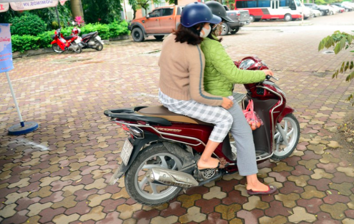 Người giàu 'cướp' đồ từ thiện: 'Khó khăn về nhân cách, nghèo khó về nhân phẩm' - 1