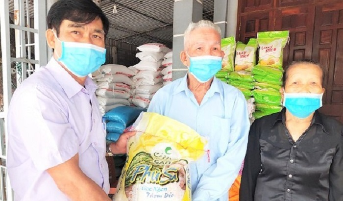 Cảm động những tấm lòng người miền Trung góp gạo, rau ủng hộ khu cách ly - 8