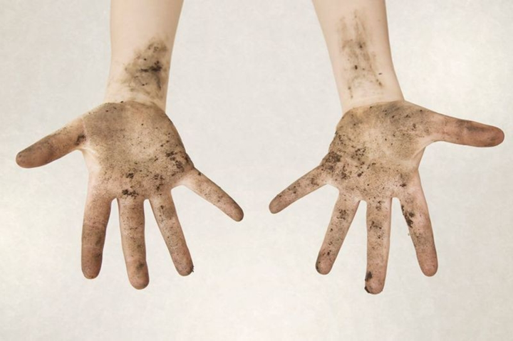 Có thể dùng nước rửa tay khô để sát khuẩn các bề mặt? - 8