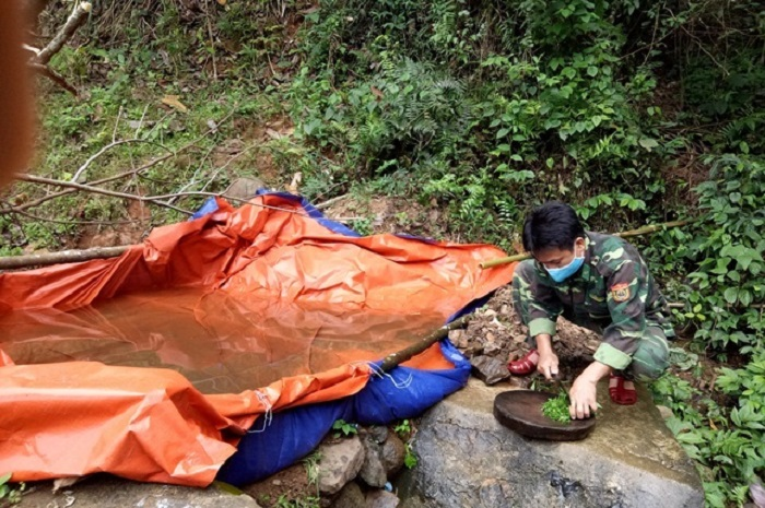 Lính biên phòng ăn rau rừng bám chốt kiểm soát COVID-19 nơi biên giới Việt - Lào - 4