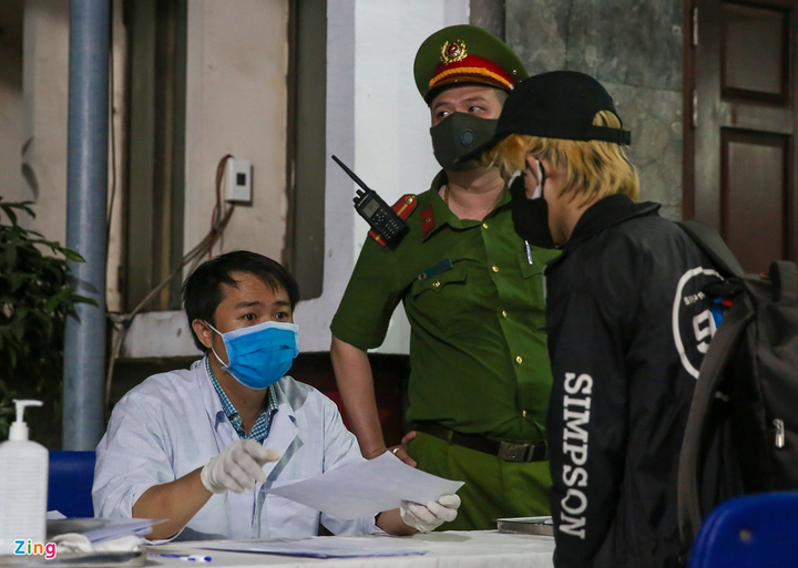  4 hành khách thân nhiệt cao bị Ga Sài Gòn hủy vé - 3