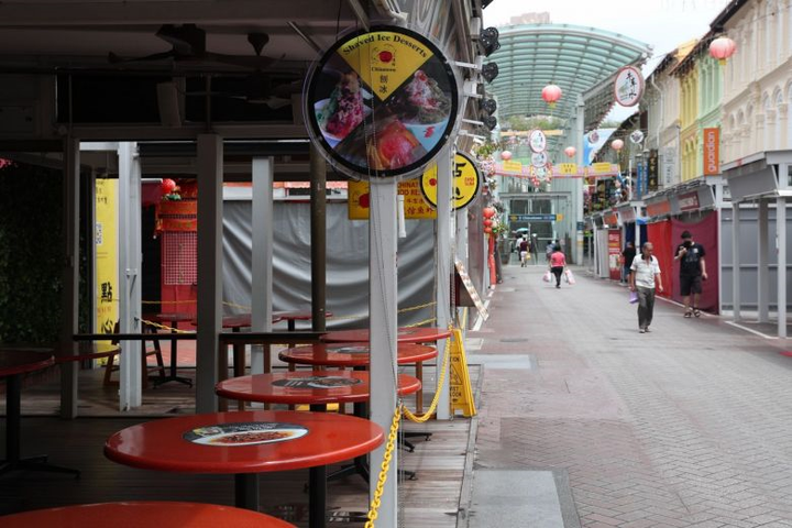 Thêm biện pháp chống COVID-19, Singapore vẫn có số ca nhiễm mới kỷ lục - 2