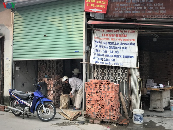 Sau hơn 1 tuần cách ly, đường sá Hà Nội lại đông đúc - 10