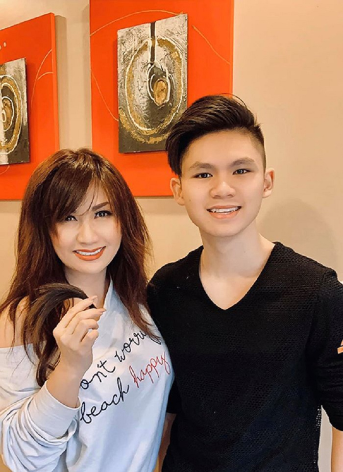 Bước sang tuổi 17, con trai Bằng Kiều mới được mẹ cho cắt đuôi tóc - 1