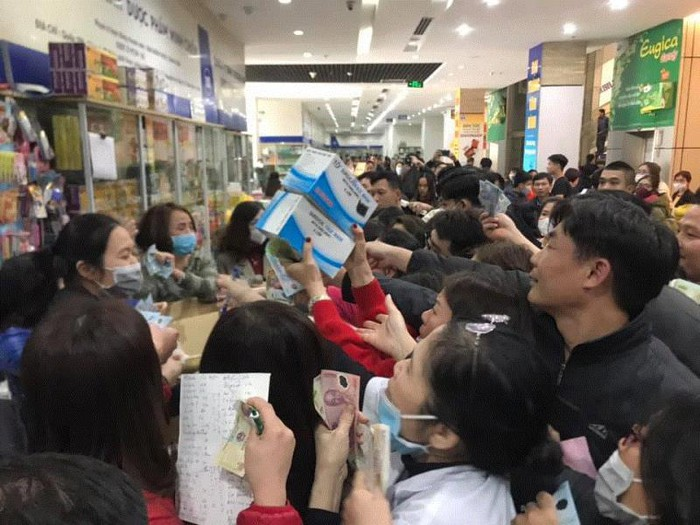 TP.HCM đưa khẩu trang, nước sát khuẩn vào diện hàng bình ổn thị trường - 1