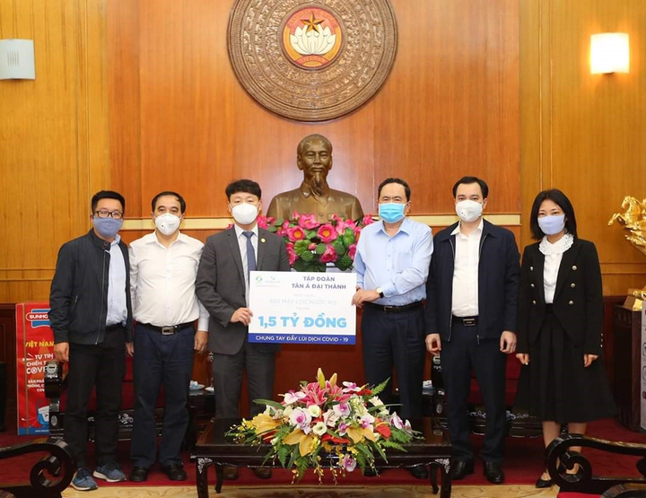 Tân Á Đại Thành thắp lửa niềm tin 'Cuộc sống vẫn tiếp diễn' - 1