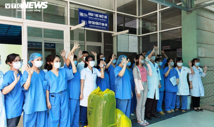 Bác sĩ điều trị COVID-19 Đà Nẵng: Gian nan nhất là chữa cho bệnh nhân nước ngoài - 7