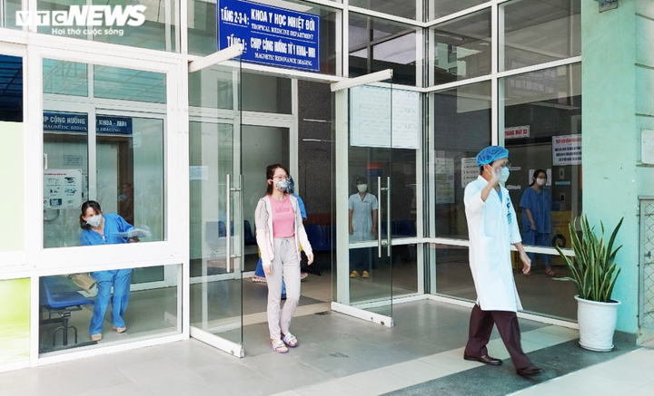 Bác sĩ điều trị COVID-19 Đà Nẵng: Gian nan nhất là chữa cho bệnh nhân nước ngoài - 3
