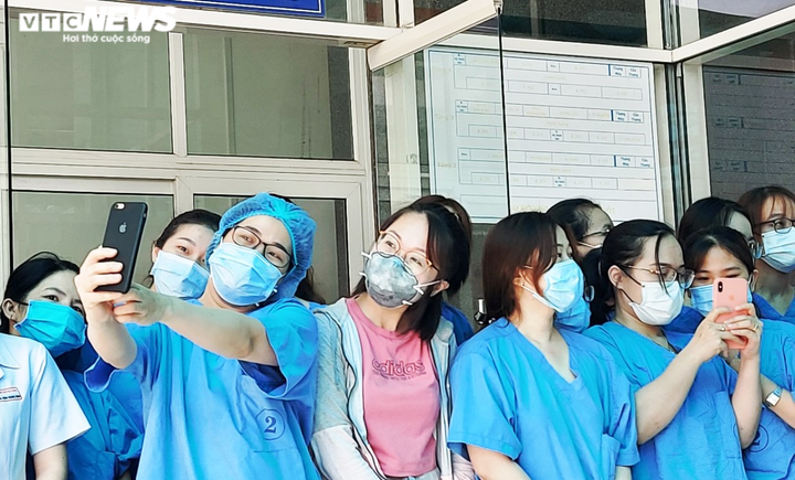 Bác sĩ điều trị COVID-19 Đà Nẵng: Gian nan nhất là chữa cho bệnh nhân nước ngoài - 6