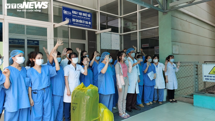 Bác sĩ điều trị COVID-19 Đà Nẵng: Gian nan nhất là chữa cho bệnh nhân nước ngoài - 1