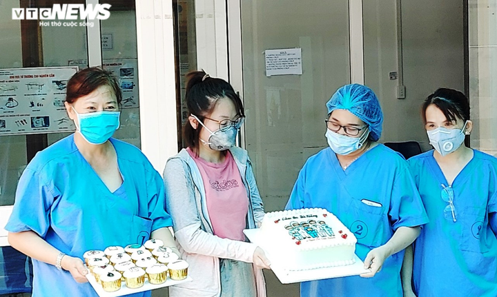 Bác sĩ điều trị COVID-19 Đà Nẵng: Gian nan nhất là chữa cho bệnh nhân nước ngoài - 4