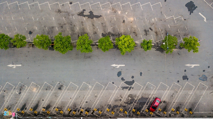 Các bến xe ở Thủ đô vắng lặng chưa từng thấy sau 10 ngày cách ly toàn xã hội - 8