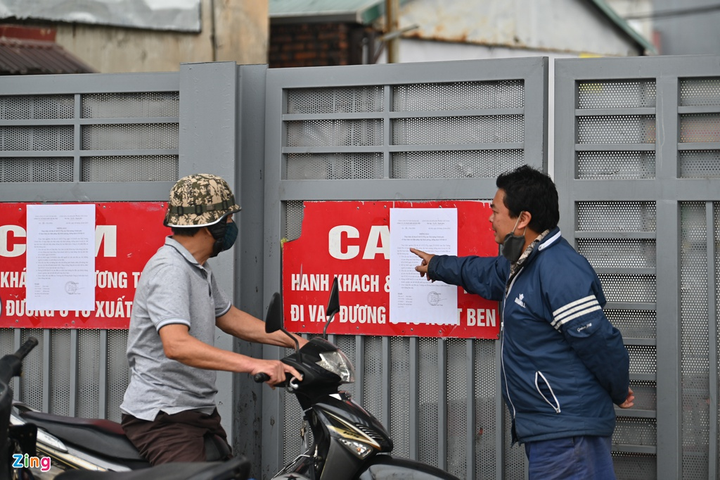 Các bến xe ở Thủ đô vắng lặng chưa từng thấy sau 10 ngày cách ly toàn xã hội - 9