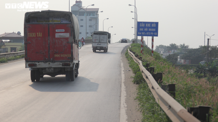 Chốt kiểm soát COVID-19 có cũng như không, cán bộ 'ngồi chơi xơi nước' cả buổi - 8