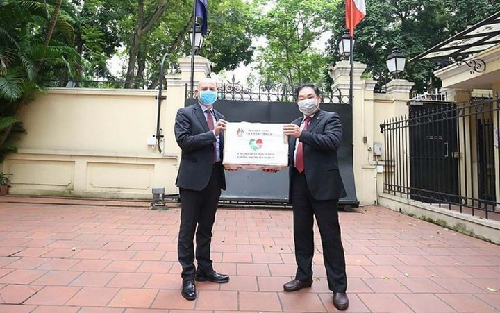 Italy cảm ơn Việt Nam hỗ trợ phòng chống đại dịch COVID-19 - 1