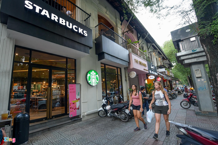 Khốn đốn vì COVID-19, hàng loạt 'ông lớn' bán lẻ xin giảm giá mặt bằng - 1