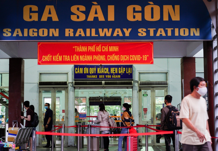 Xét nghiệm COVID-19 cho tất cả hành khách đến ga Sài Gòn - 1