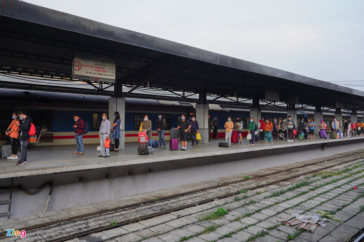 Xét nghiệm COVID-19 cho tất cả hành khách đến ga Sài Gòn - 11