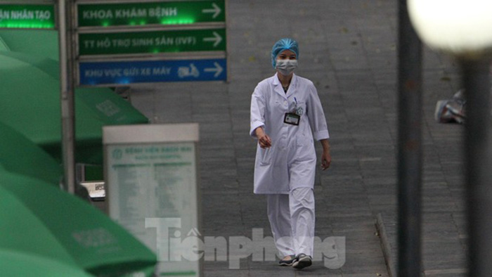 Ảnh: Bệnh viện Bạch Mai trước giờ gỡ bỏ lệnh cách ly - 12