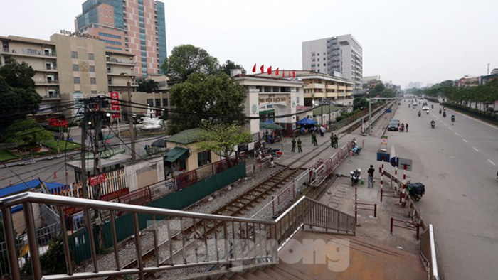 Ảnh: Bệnh viện Bạch Mai trước giờ gỡ bỏ lệnh cách ly - 17