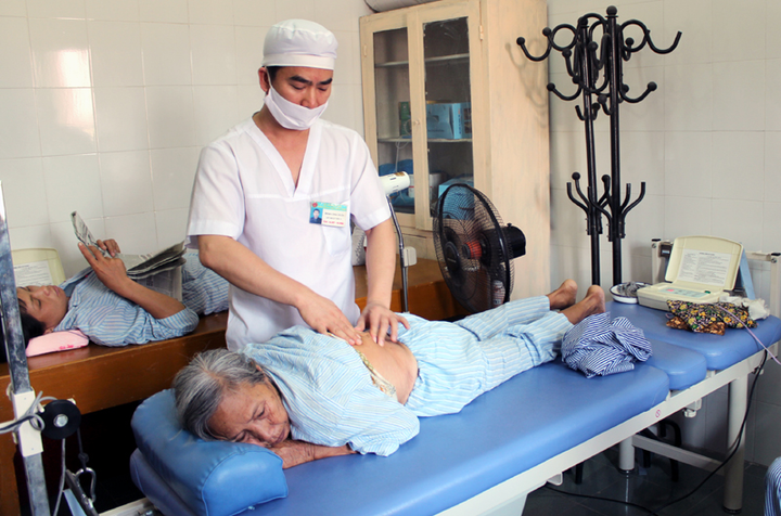 Ngành y học cổ truyền: Gắn đào tạo với nhu cầu của học viên - 2